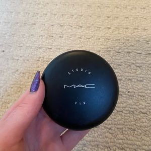 MAC studio fix powder foundation (shade C4.5)